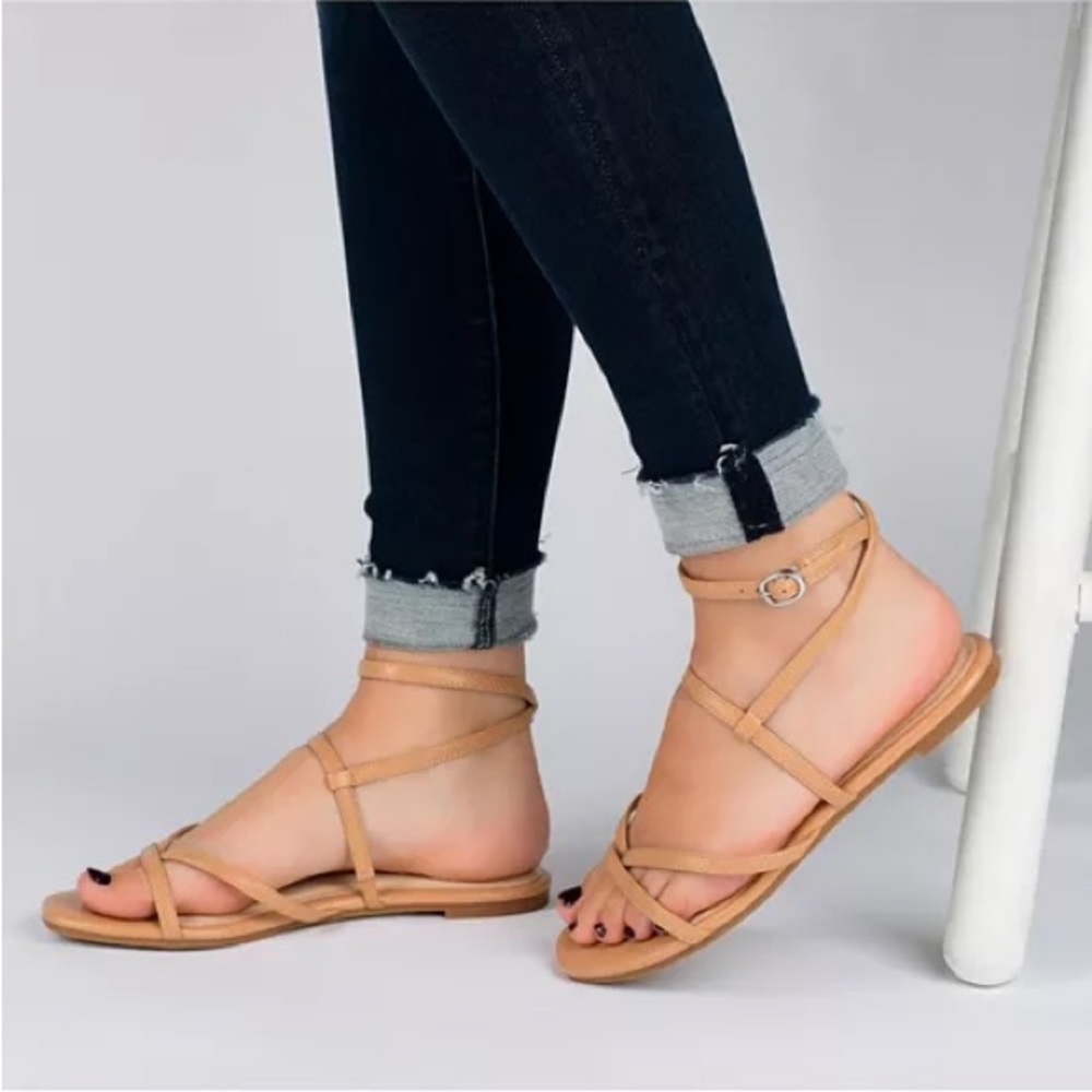 Journee Collection🔥Black 
Women's Serissa Strappy Flat Sandals BRAND NEW SIZE 12 - Picture 6 of 16